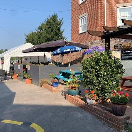 The Crown In Fordingbridge Exterior foto
