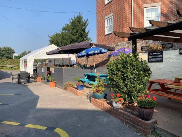 The Crown In Fordingbridge Exterior foto