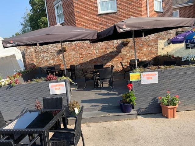 The Crown In Fordingbridge Exterior foto